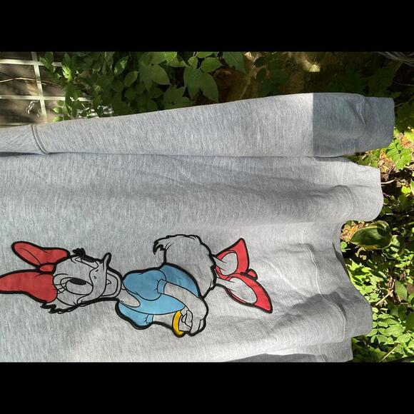 Disney Daisy Duck Sweatshirt Size XL - Picture 4 of 9